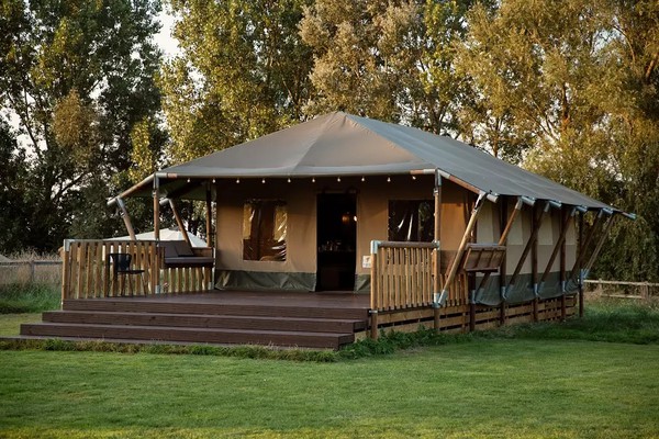 Giant Safari Lodge Sleeps 11 for sale