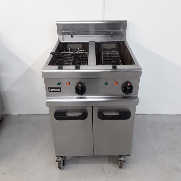Secondhand Used Lincat Double Tank Fryer OE7113 For Sale