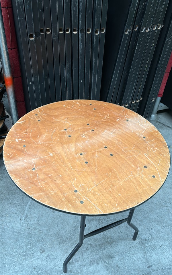 Secondhand 4ft Round Tables For Sale