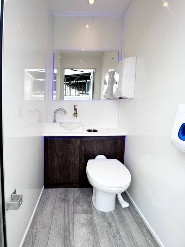 Toilet trailer with four toilet cubicles