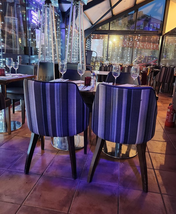Secondhand Restaurant Chairs With Wooden Legs For Sale