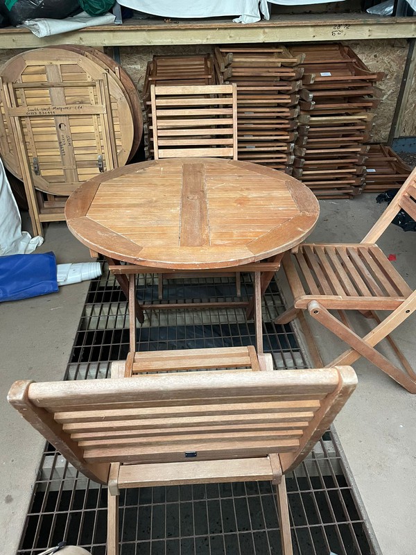 Outdoor round folding chairs