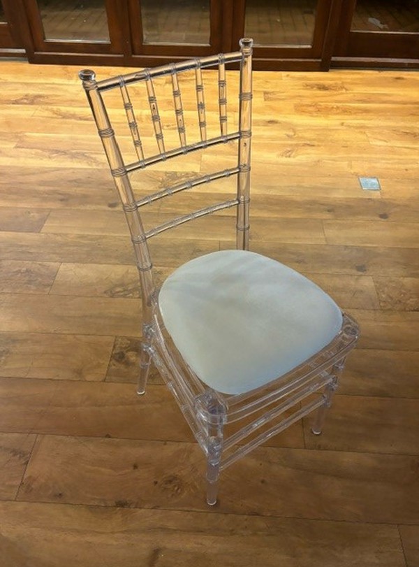 Secondhand Used 100x Resin Chiavari Stacking Chair For Sale