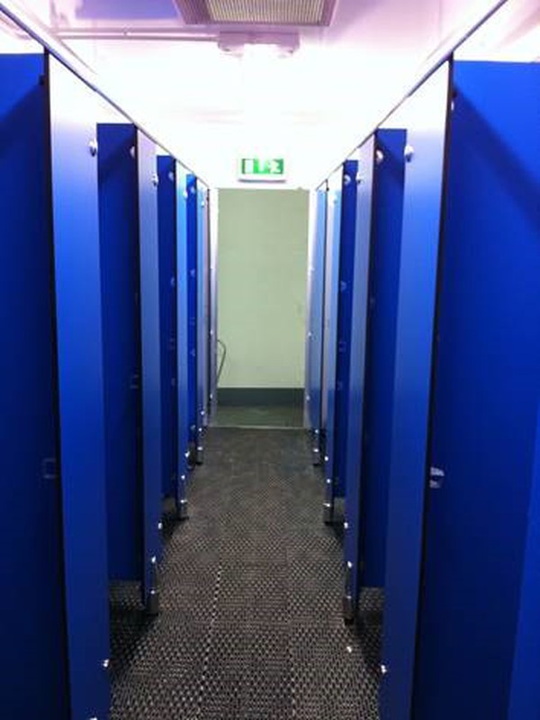 Used 11 Head Cubicle Shower Unit 8.5m Trailer For Sale