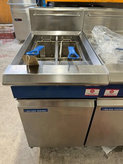 Secondhand Blue Seal GT46 Gas Twin Tank Fryer For Sale