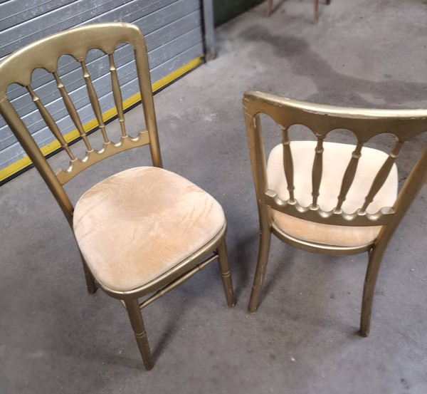 For sale Cheltenham Gold chairs with Gold pad included