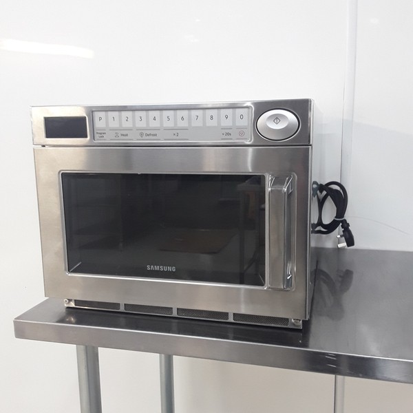 New B Grade Samsung Digital Microwave Oven 1850 W FS316	(RW17777)