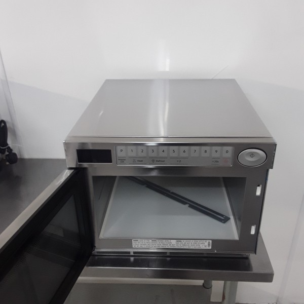 Selling Samsung Digital Microwave Oven