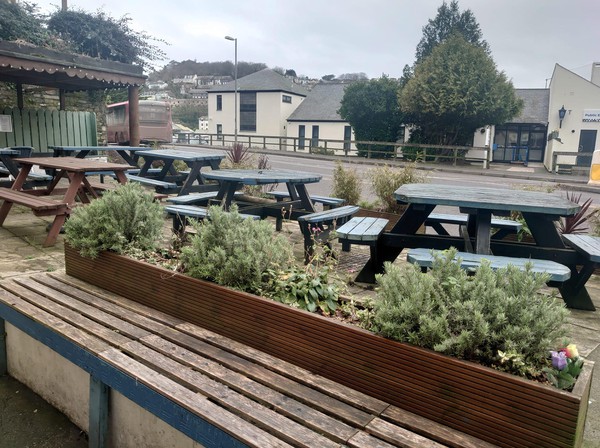 6x Pub Picnic Benches And Planters For Sale