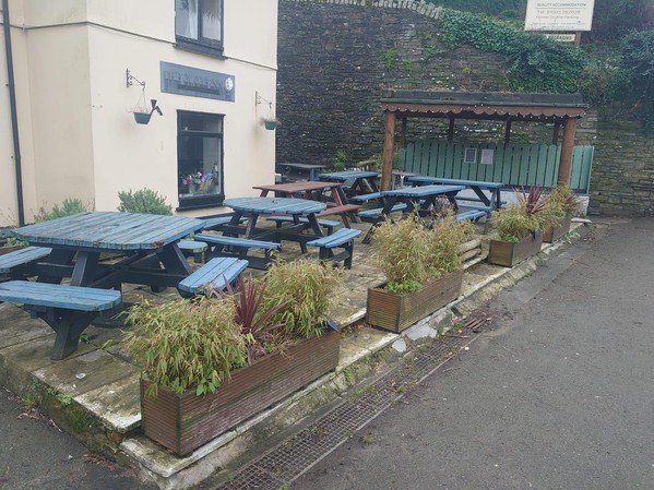 Secondhand 6x Pub Picnic Benches And Planters