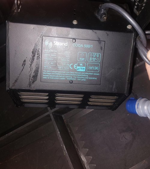 Secondhand 6x CODA 500 Lights With Flight Case For Sale Secondhand 6x CODA 500 Lights With Flight Case For Sale