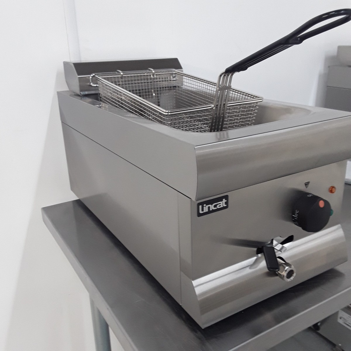 Secondhand Catering Equipment Electric Fryers New B Grade Lincat