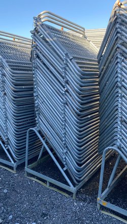 Secondhand Used 20x Lots Of 30 Met Police Pedestrian HD Barriers For Sale