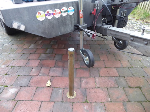 Two front jockey wheels for maneuvering into position when tow bar removed.