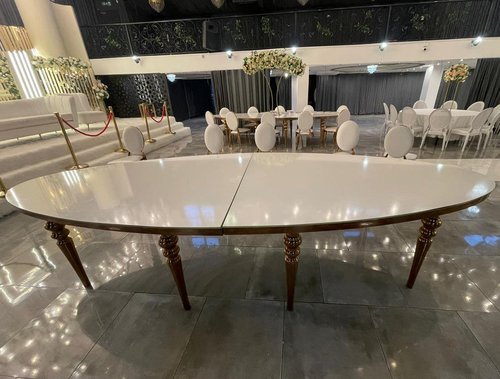 8x White Glossy Top Oval Table Gold Stainless Steel For Sale 8x White Glossy Top Oval Table Gold Stainless Steel For Sale