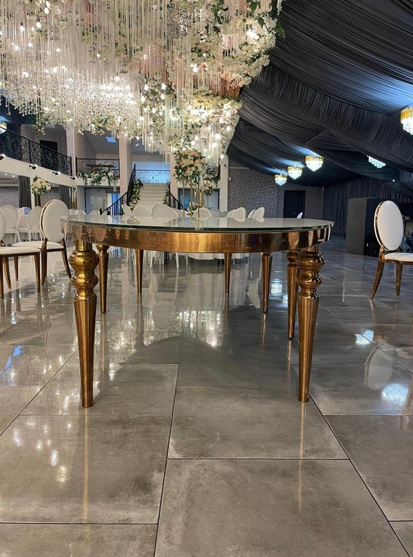 New White Glossy Top Oval Table Gold Stainless Steel For Sale