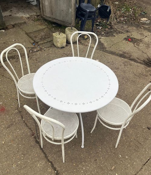 Secondhand 6x Sets White Metal Table And Chairs For Sale Secondhand 6x Sets White Metal Table And Chairs For Sale