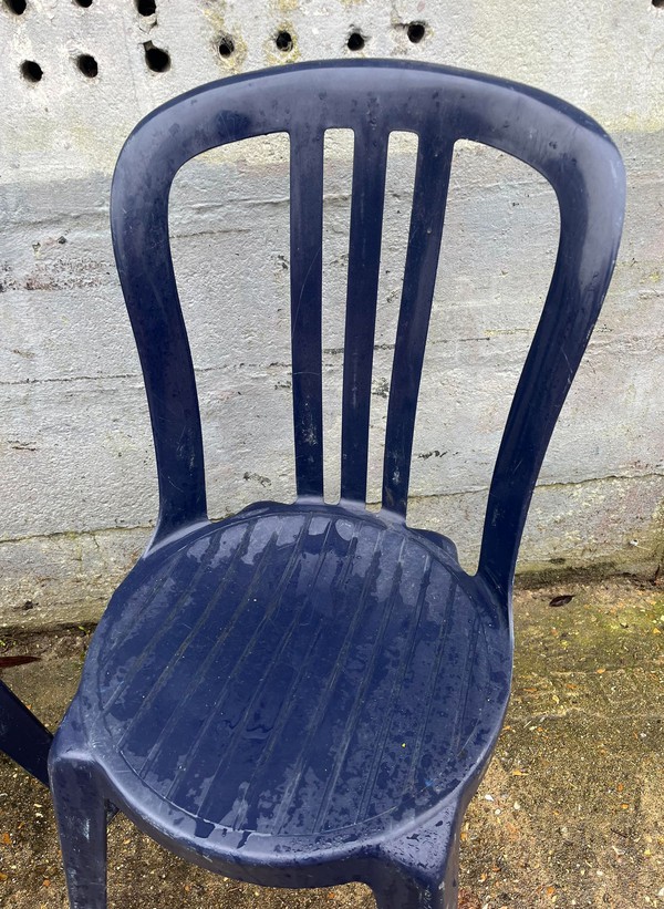350x Blue Plastic Chairs For Sale