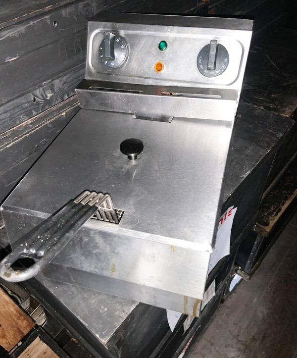 Counter top electric fryer
