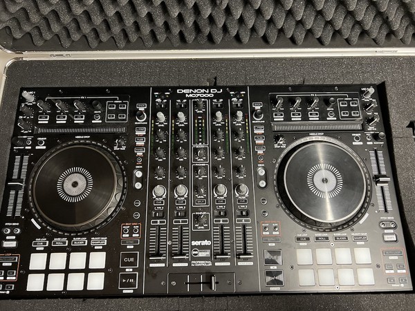 Denon MC 7000 DJ Controller & Flight Case