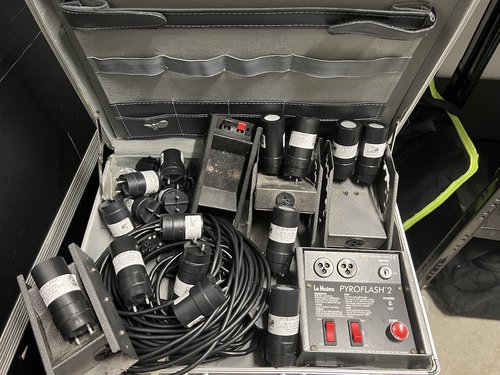 Le Maitre, Pyroflash 2 Pyrotechnics Kit