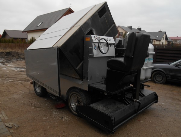Ice Rink With Ice Resurfacer For Sale