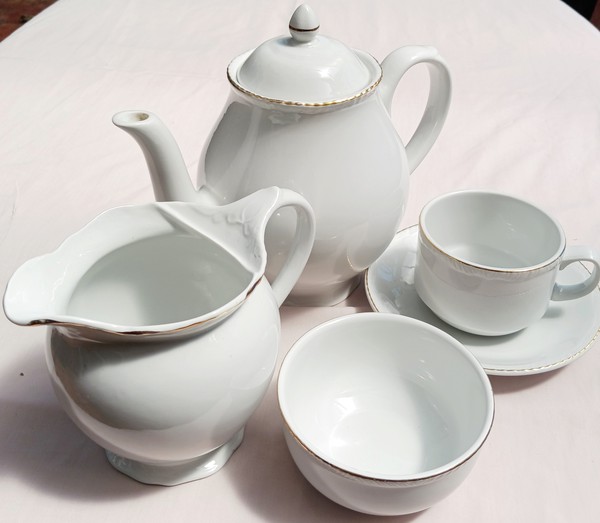 Secondhand Used Vitrified Tableware