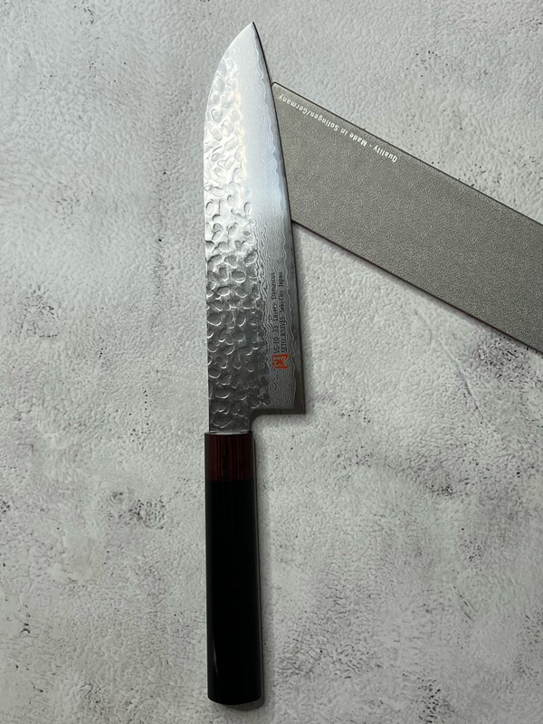 Brand New Iseya 33 Layers Japanese Chef's Santoku Knife 180mm