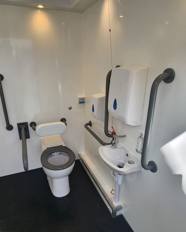 Luxury Easy Access Wheelchair Accessible Toilet Trailer