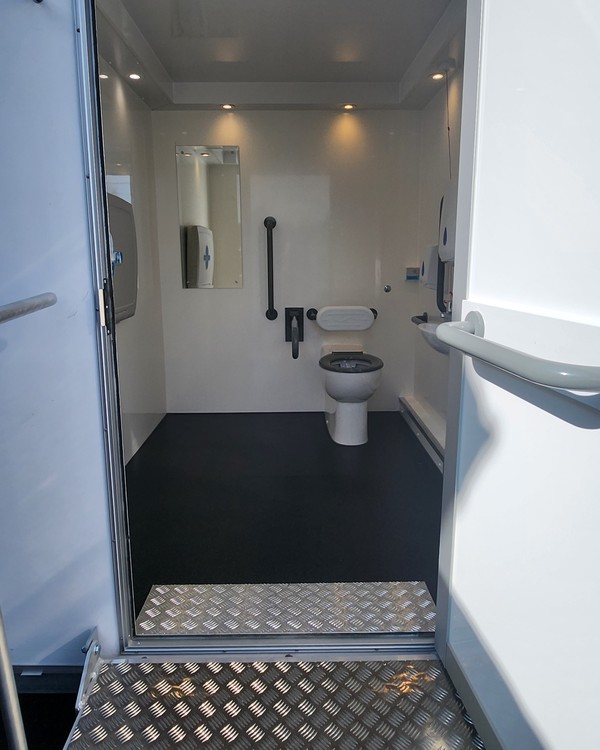 New Luxury Easy Access Wheelchair Accessible Toilet Trailer
