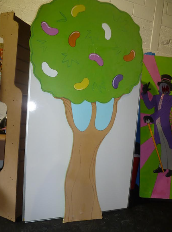 Secondhand 2D 7ft 8ft Tall Trees on Base and Support For Sale