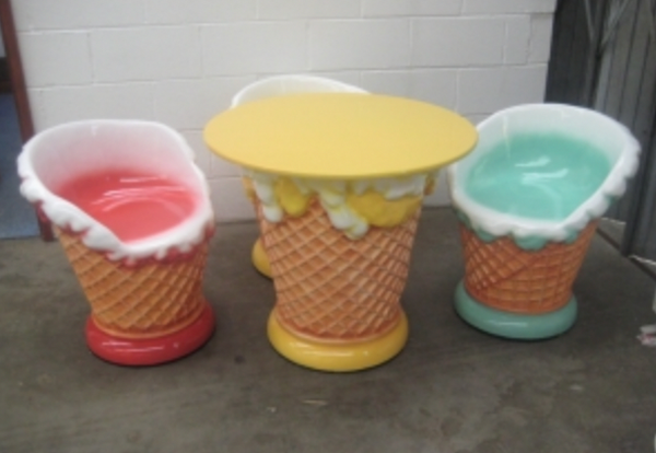 Secondhand Sweet n' Ice Cream Table & 4 Chairs For Sale
