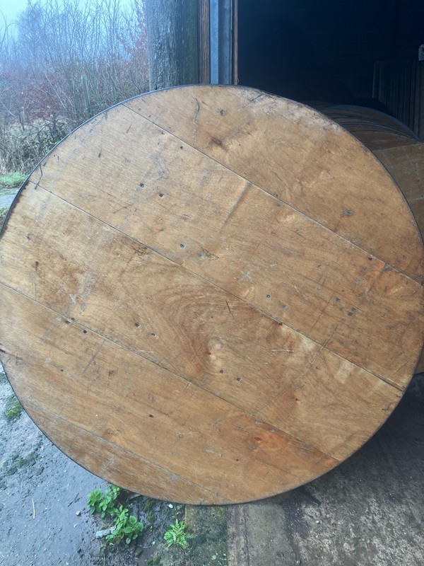 5Ft Round table for sale
