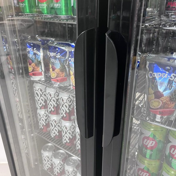 Bottle / cans display fridge