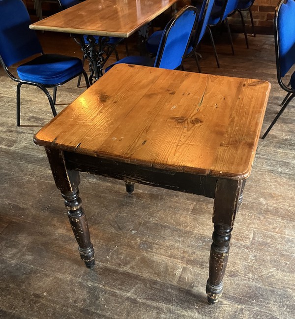 Buy Used Traditional Pub Tables