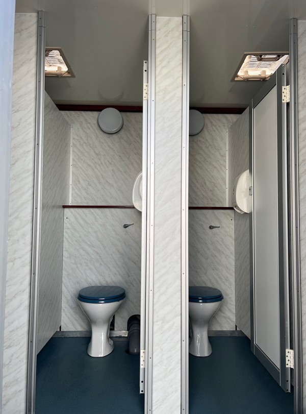 Secondhand Used 2x 4 + 1 Toilet Trailers