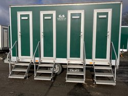 Secondhand Used 4-Bay Twin Axle Trailer Toilet For Sale