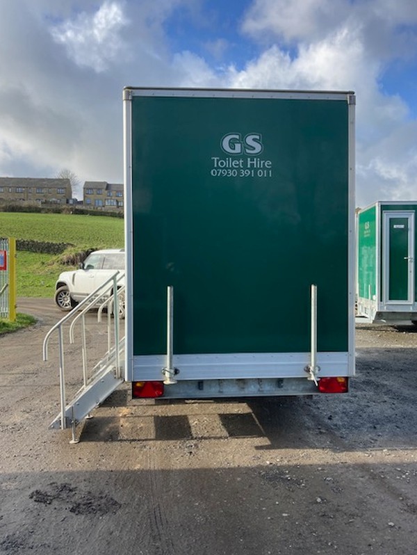 Used 4-Bay Twin Axle Trailer Toilet