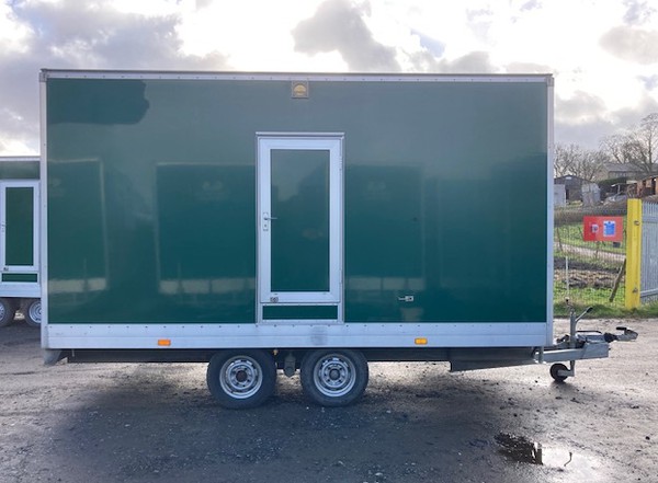 Used 4-Bay Twin Axle Trailer Toilet For Sale