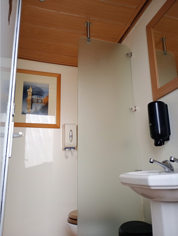1+1 Luxury Toilet Trailer Interior