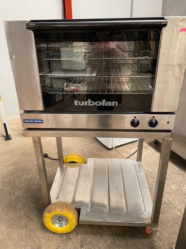 Secondhand 2x Blue Seal Turbofan Convection Oven For Sale