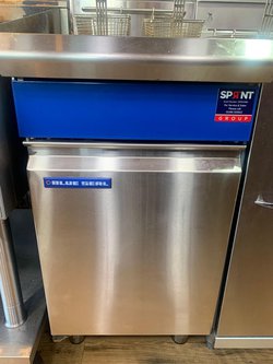 Secondhand Blue Seal Twin Tank Twin Basket Free Standing Nat Gas Fryer GT46 For Sale