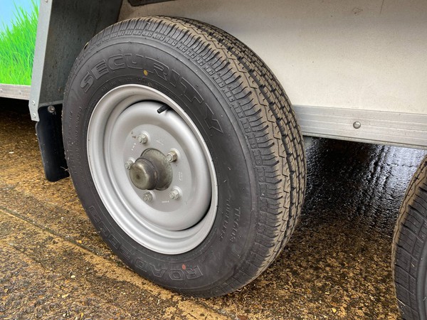 Bule line box trailer tyres