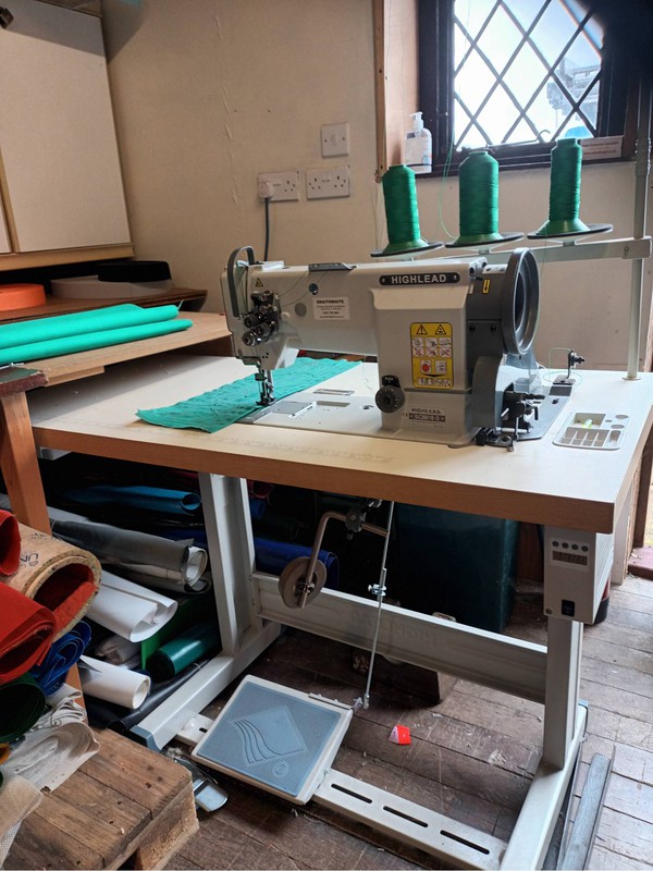 Twin needle heavy duty sewing machine