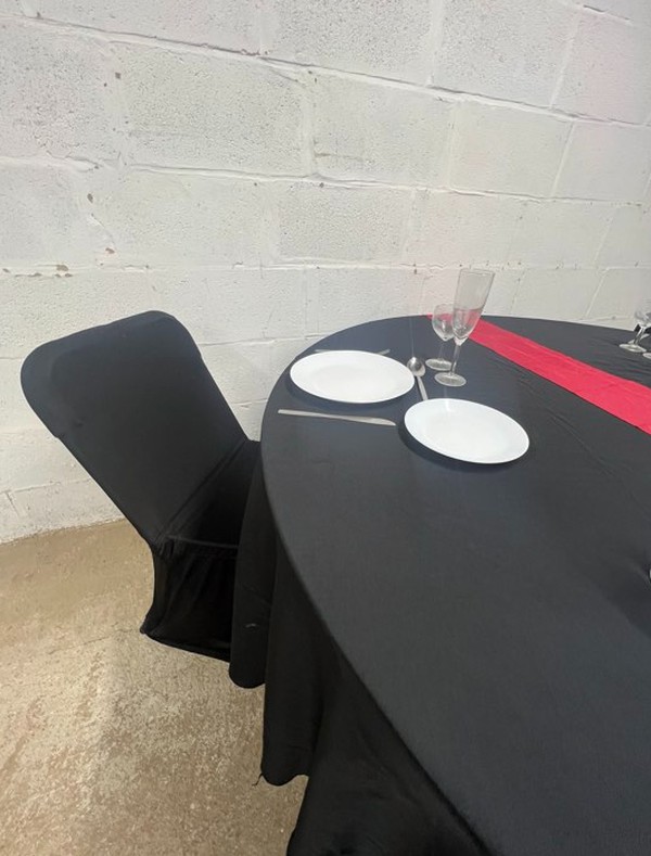 Round Tables And Chairs Set For Sale