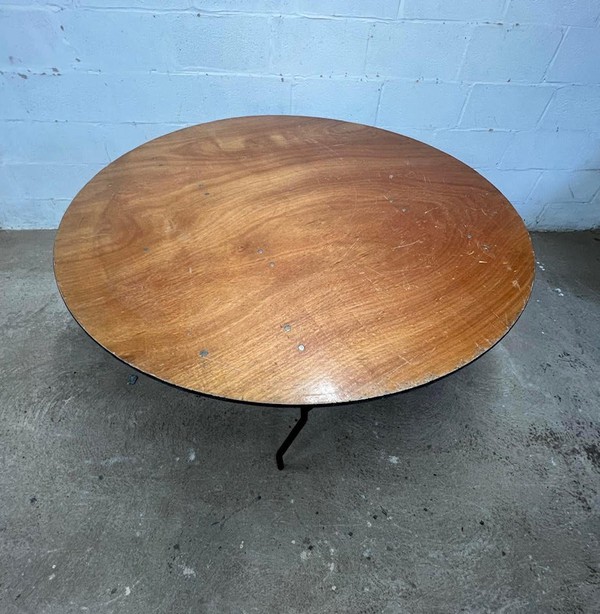 Secondhand Round Tables And Chairs Set For Sale