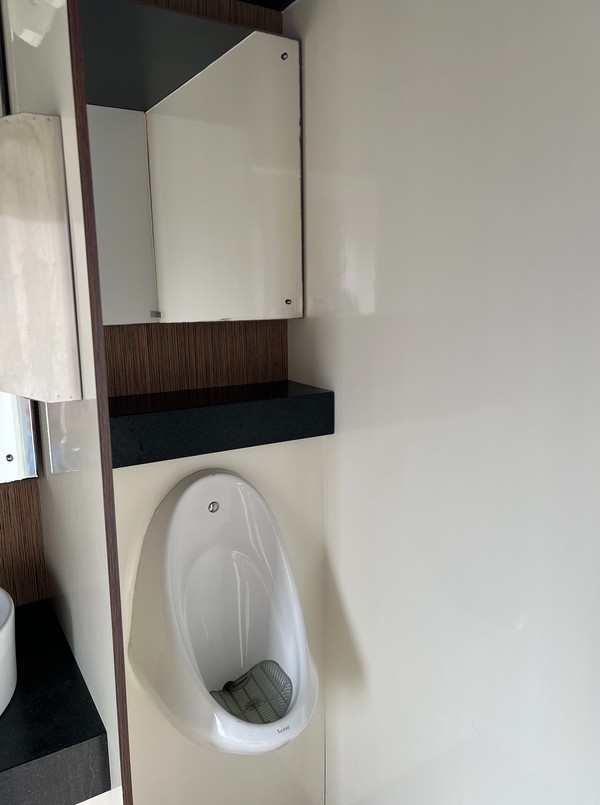 Secondhand Used Black 2 + 1 Toilet Trailer And Two Urinals
