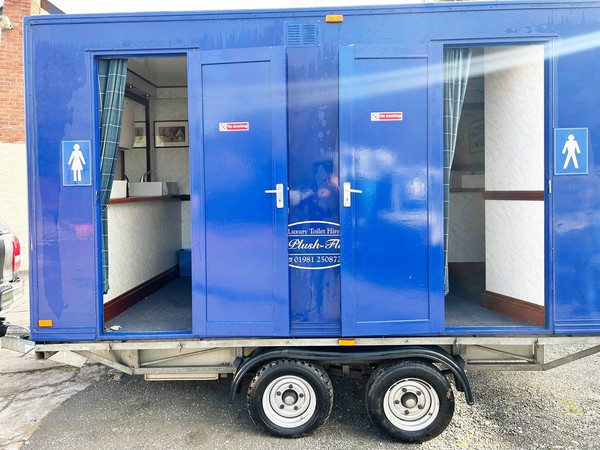 Ladies and Gents Luxury Mobile Toilet Trailers 2+1