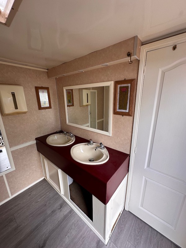 3+1 Toilet trailer Interior