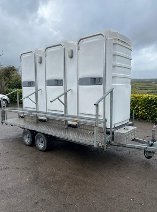 Secondhand 2+1 Economy Toilet Trailer For Sale